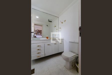 Apartamento à venda com 258m², 3 quartos e 5 vagasBanheiro do Quarto 1