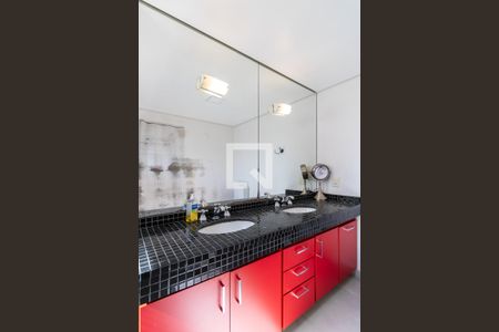 Apartamento à venda com 258m², 3 quartos e 5 vagasBanheiro do Quarto 3