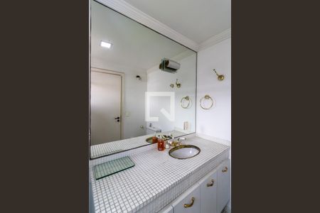 Apartamento à venda com 258m², 3 quartos e 5 vagasBanheiro do Quarto 1