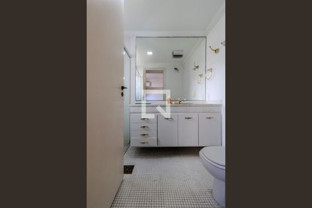 Apartamento à venda com 258m², 3 quartos e 5 vagasBanheiro do Quarto 1