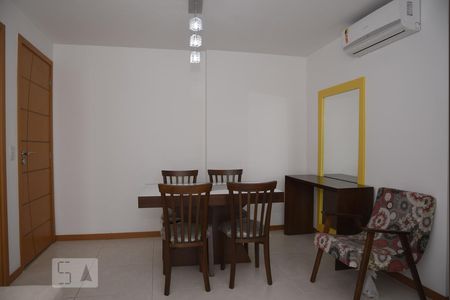Sala de apartamento para alugar com 3 quartos, 86m² em Jacarepaguá, Rio de Janeiro