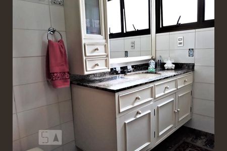 Apartamento à venda com 230m², 4 quartos e 3 vagasBanheiro do Quarto 3