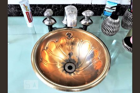 Apartamento à venda com 230m², 4 quartos e 3 vagasDetalhe do Banheiro do Quarto 4