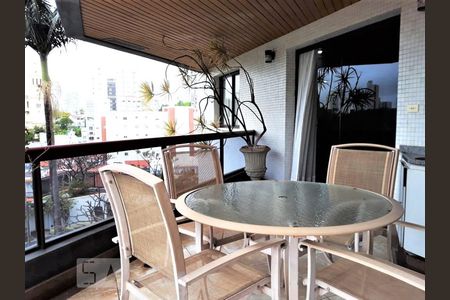 Apartamento à venda com 230m², 4 quartos e 3 vagasVaranda