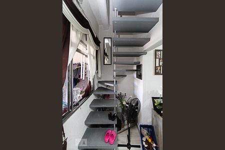 Escada de casa à venda com 3 quartos, 72m² em Vila Libanesa, São Paulo