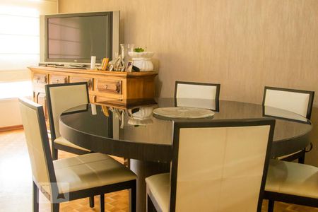 Apartamento à venda com 120m², 2 quartos e 2 vagasSala