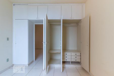 Quarto da suíte - Armários de apartamento para alugar com 1 quarto, 50m² em Centro, Campinas