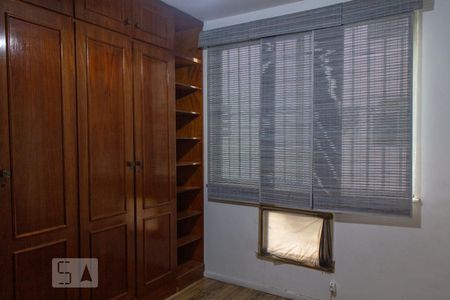 Quarto de apartamento à venda com 2 quartos, 75m² em Grajaú, Rio de Janeiro