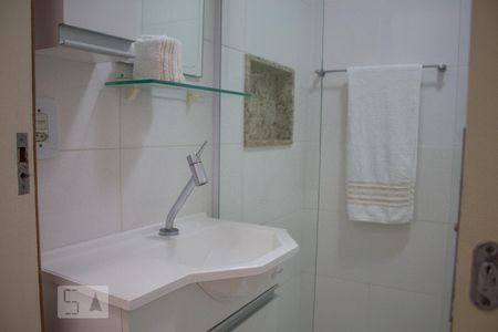 Banheiro Social de apartamento para alugar com 2 quartos, 80m² em Barra da Tijuca, Rio de Janeiro