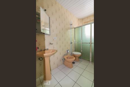 Casa à venda com 147m², 3 quartos e 2 vagas Casa à venda com 147m², 3 quartos e 2 vagasBanheiro