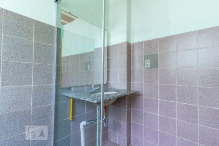 Banheiro de casa à venda com 1 quarto, 50m² em Santa Tereza, Belo Horizonte
