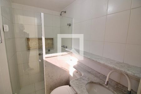 Banheiro da Suíte  de casa de condomínio para alugar com 3 quartos, 95m² em Vargem Pequena, Rio de Janeiro