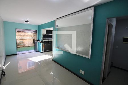 Sala de casa de condomínio para alugar com 3 quartos, 95m² em Vargem Pequena, Rio de Janeiro