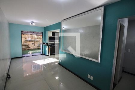 Sala de casa de condomínio para alugar com 3 quartos, 95m² em Vargem Pequena, Rio de Janeiro