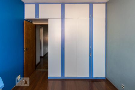 Apartamento à venda com 170m², 3 quartos e 3 vagasQuarto 2 - Armários