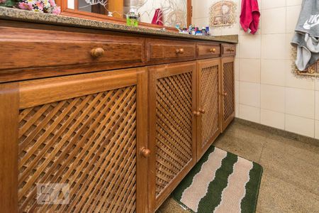 Apartamento à venda com 170m², 3 quartos e 3 vagasBanheiro Social - Armários