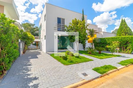 Casa de condomínio para alugar com 243m², 4 quartos e 4 vagasFachada da Casa