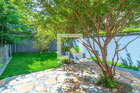 Casa de condomínio para alugar com 243m², 4 quartos e 4 vagasQuintal