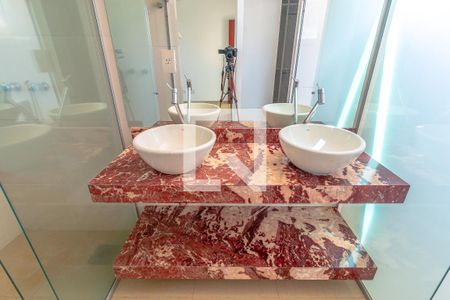 Casa de condomínio para alugar com 243m², 4 quartos e 4 vagasBanheiro da Suíte Master