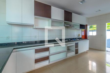 Casa de condomínio para alugar com 243m², 4 quartos e 4 vagasCozinha