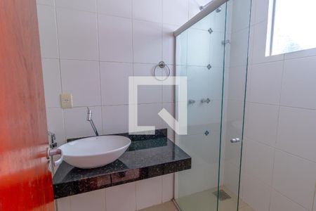 Casa de condomínio para alugar com 243m², 4 quartos e 4 vagasBanheiro da Suíte 1