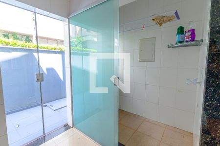 Casa de condomínio para alugar com 243m², 4 quartos e 4 vagasÁrea de Serviço