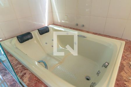 Casa de condomínio para alugar com 243m², 4 quartos e 4 vagasBanheiro da Suíte Master