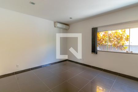 Sala de TV de casa de condomínio para alugar com 4 quartos, 243m² em Jardins Atenas, Goiânia