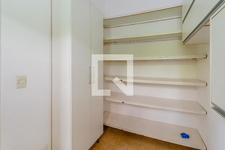 Casa de condomínio para alugar com 243m², 4 quartos e 4 vagasDespensa