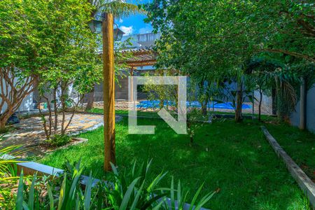 Casa de condomínio para alugar com 243m², 4 quartos e 4 vagasQuintal