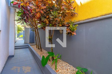 Casa de condomínio para alugar com 243m², 4 quartos e 4 vagasCorredor lateral