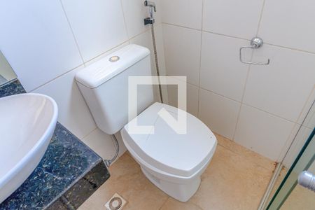 Casa de condomínio para alugar com 243m², 4 quartos e 4 vagasBanheiro da Suíte Americana