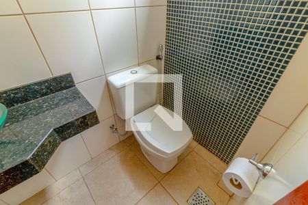 Casa de condomínio para alugar com 243m², 4 quartos e 4 vagasLavabo