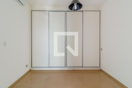 Casa de condomínio para alugar com 243m², 4 quartos e 4 vagasQuarto 2 - Suíte