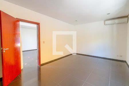 Sala de TV de casa de condomínio para alugar com 4 quartos, 243m² em Jardins Atenas, Goiânia