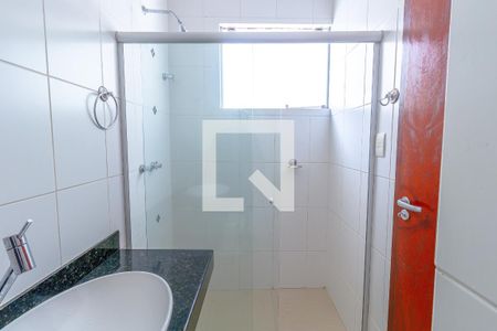 Casa de condomínio para alugar com 243m², 4 quartos e 4 vagasBanheiro da Suíte 1