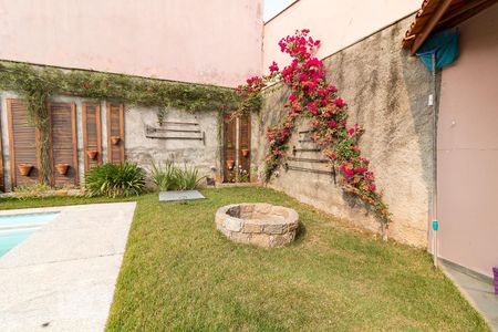 Casa à venda com 326m², 3 quartos e 6 vagasLareira externa