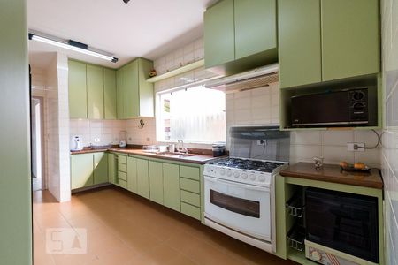 Casa à venda com 326m², 3 quartos e 6 vagasCozinha