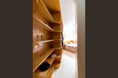 Casa à venda com 326m², 3 quartos e 6 vagasQuarto 2 suíte - armário