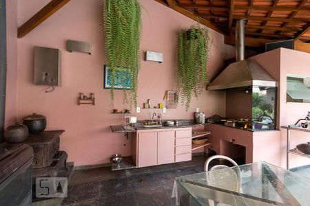 Casa à venda com 326m², 3 quartos e 6 vagasChurrasqueira