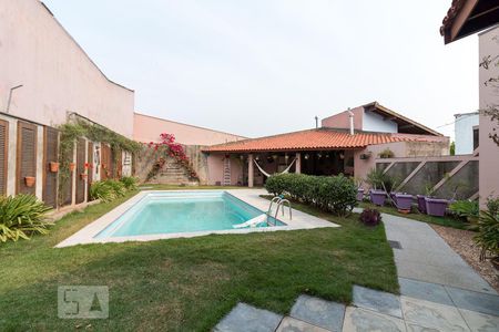 Casa à venda com 326m², 3 quartos e 6 vagasPiscina