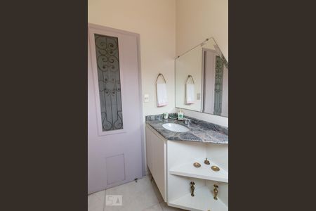 Casa à venda com 326m², 3 quartos e 6 vagasLavabo