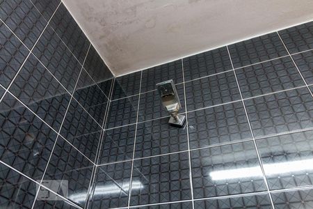 Casa à venda com 326m², 3 quartos e 6 vagasBanheiro quarto 2 suíte chuveiro