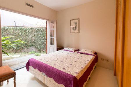 Casa à venda com 326m², 3 quartos e 6 vagasQuarto 1 suíte