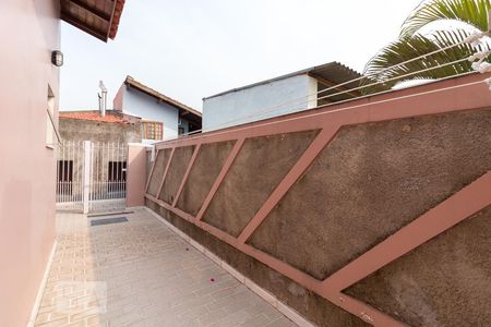 Casa à venda com 326m², 3 quartos e 6 vagasÁrea externa lateral