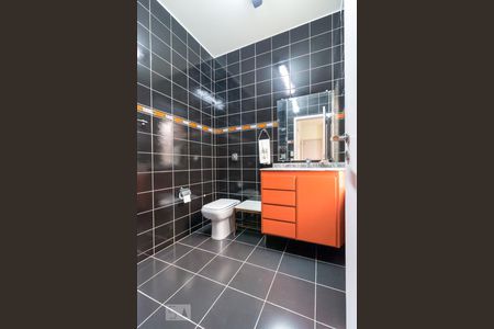 Casa à venda com 326m², 3 quartos e 6 vagasBanheiro quarto 3 suíte