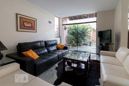 Sala de estar de casa à venda com 3 quartos, 326m² em Vila Rosália, Guarulhos