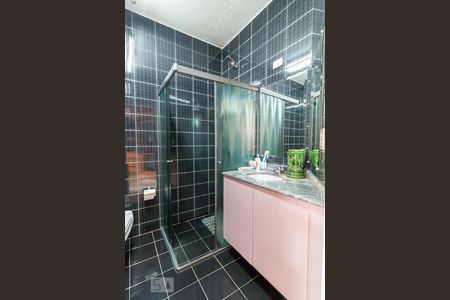 Casa à venda com 326m², 3 quartos e 6 vagasBanheiro quarto 2 suíte