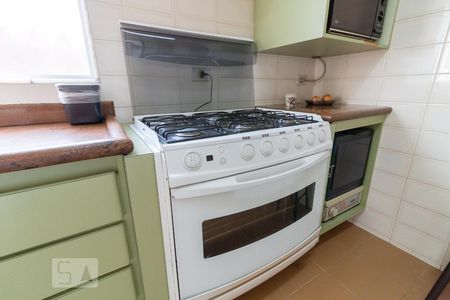 Casa à venda com 326m², 3 quartos e 6 vagasCozinha - fogão embutido