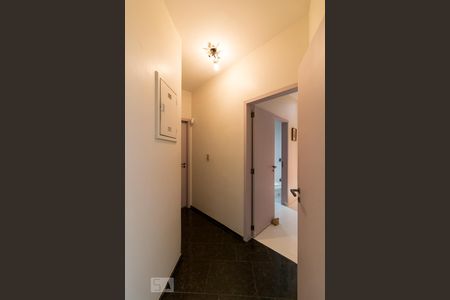 Casa à venda com 326m², 3 quartos e 6 vagasCorredor